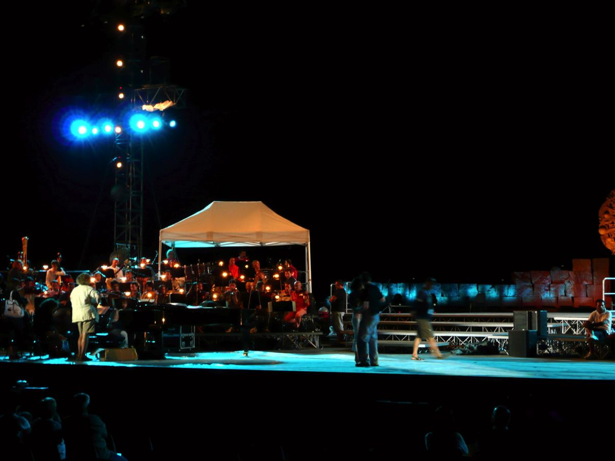 Lajatico, il palco di sera