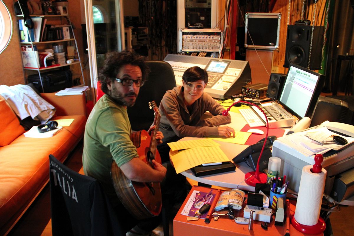 Musicisti in regia durante una sessione
