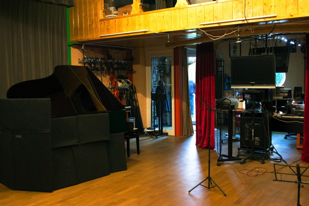 Il pianoforte e le tende acustiche
