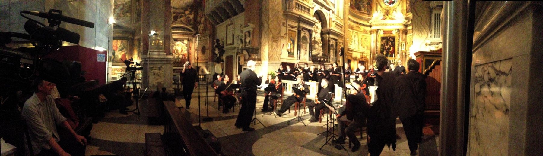 Orchestra in una sala romana